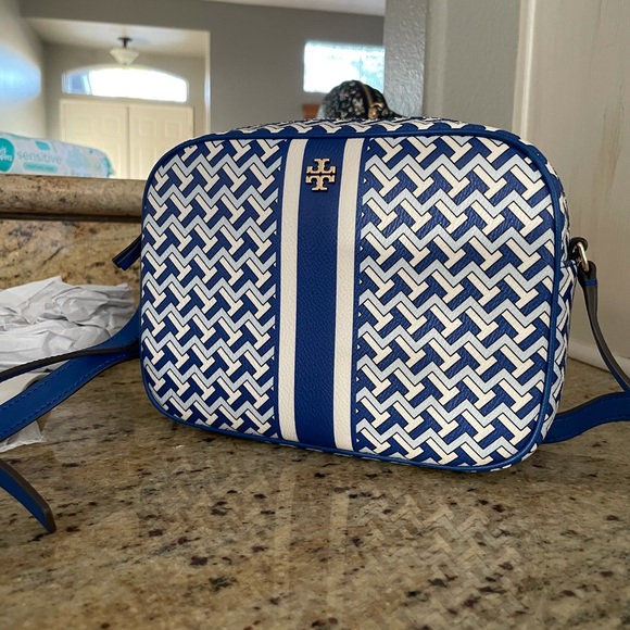 New 🦋Tory Burch crossbody camer bag - Picture 2 of 6
